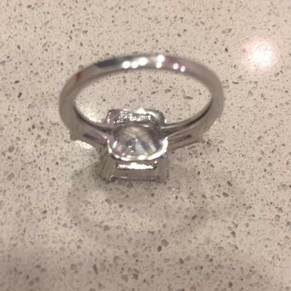 Silver Tone Fashion Ring Size 5. NWOT - Picture 6 of 7